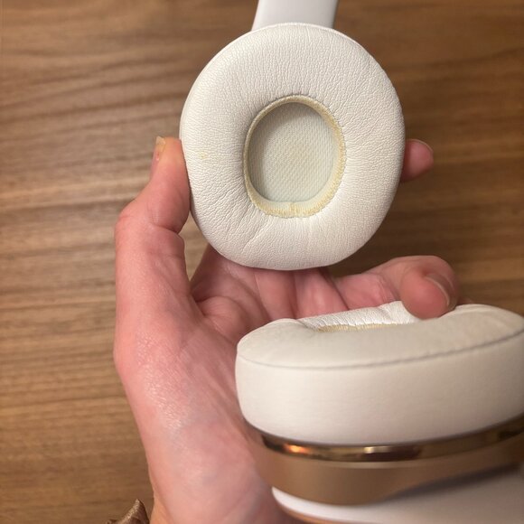 Beats Solo 3 Wireless Headphones, Gold/White - Picture 5 of 7